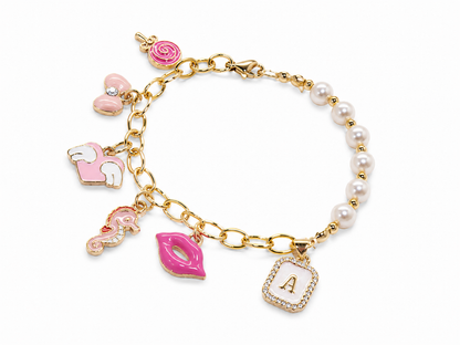 Pulseras charms de colores e inicial